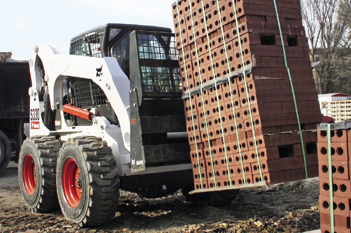 BOBCAT-S.330 pale compatte noleggio lecce leadri