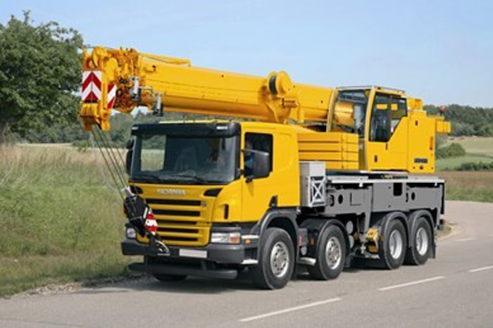 LIEBHERR-LTM autogrù noleggio lecce ledri